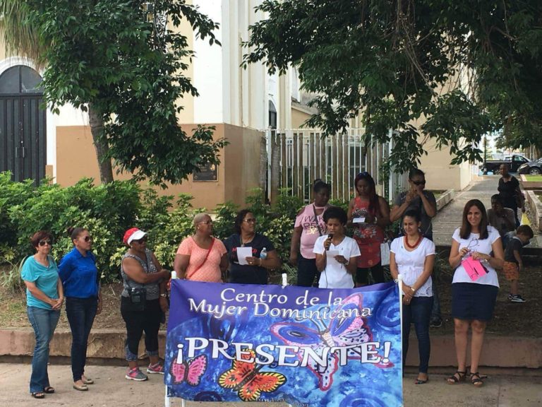 Centro de la Mujer Dominicana  celebra Denim Day para concienciar sobre agresión sexual.