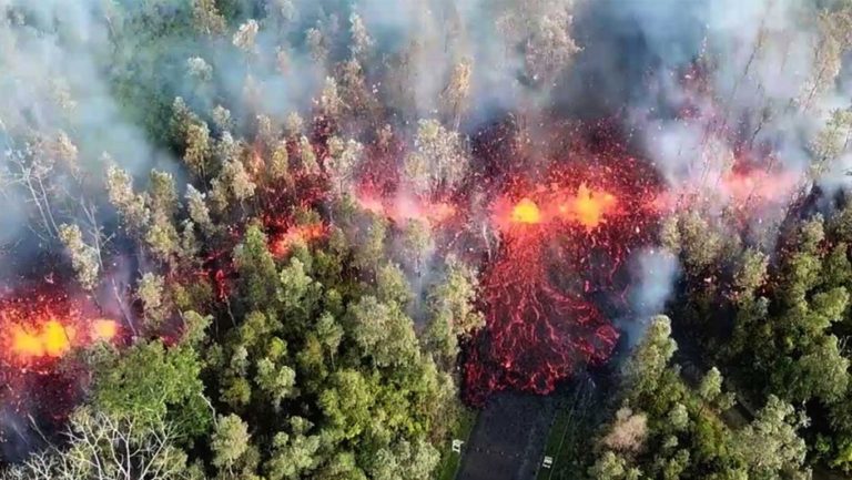Defensa Civil de Hawai a los turistas: No es momento de visitar un barrio azotado por la lava