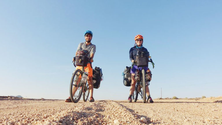 Dejan su trabajo para viajar por el mundo en bicicleta: Tras un año, los mata el Estado Islámico