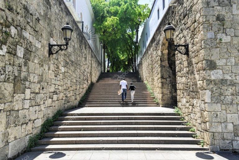 CAMINANDO POR LAS CALLES COLONIALES