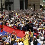 calles-de-caracas-se-llenan-de-chavistas-y-opositores-en-marchas-separadas