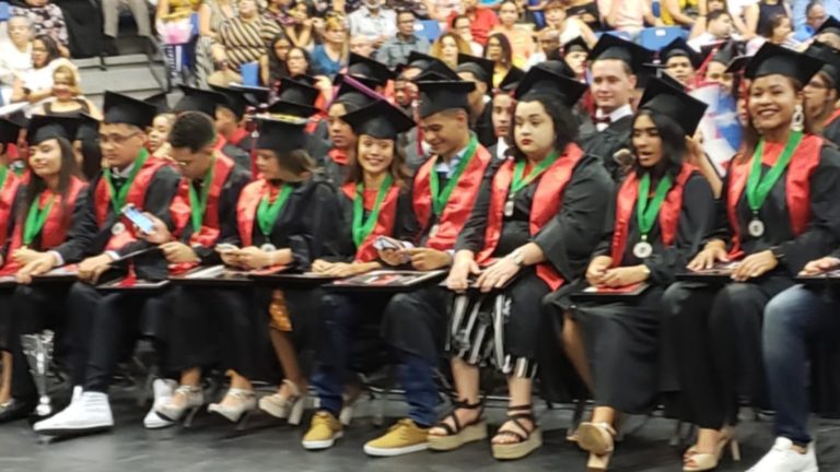 Otorgan reconocimiento a estudiantes dominicanos por excelencia académica en Puerto Rico