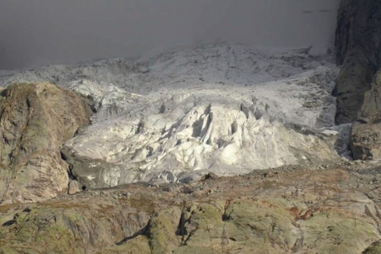 El Glaciar del Mont Blanc a punto de colapsar , hay evacuaciones y cierre de carreteras