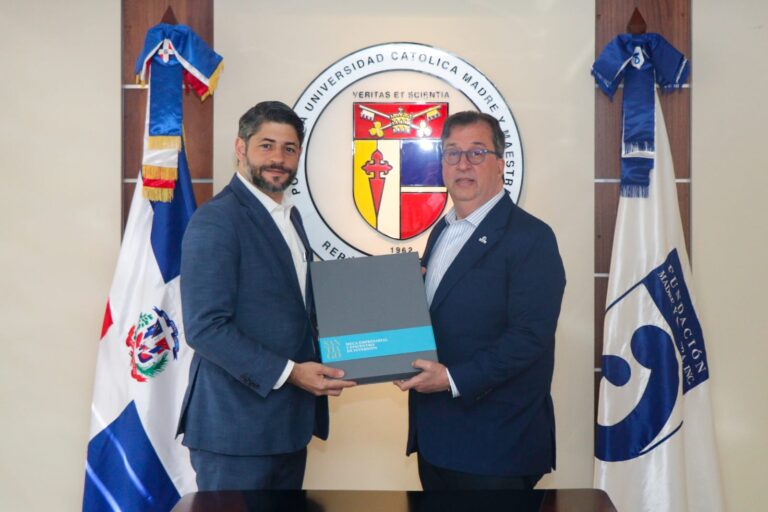 Zona Franca Santiago respalda la educación y la cultura con donación conmemorativa de su obra editorial
