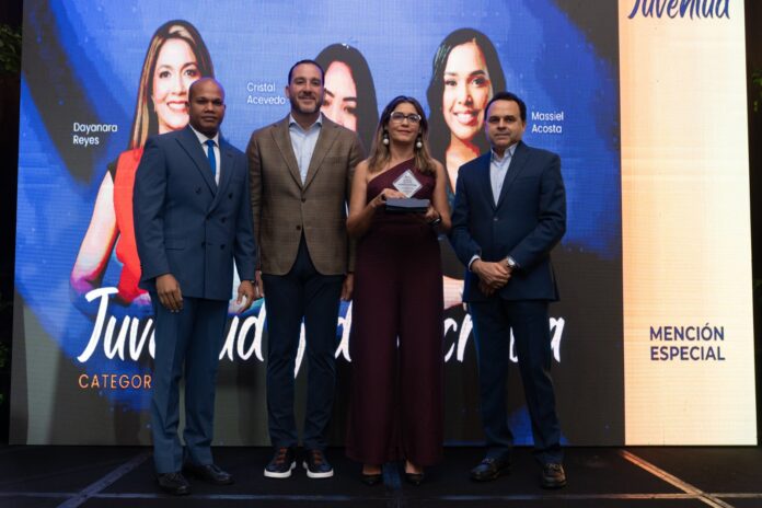 Reconocimiento a Dayanara Reyes Pujols